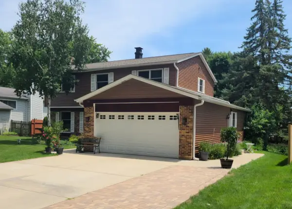 17515 W Winnebago Drive, Grayslake, IL 60030