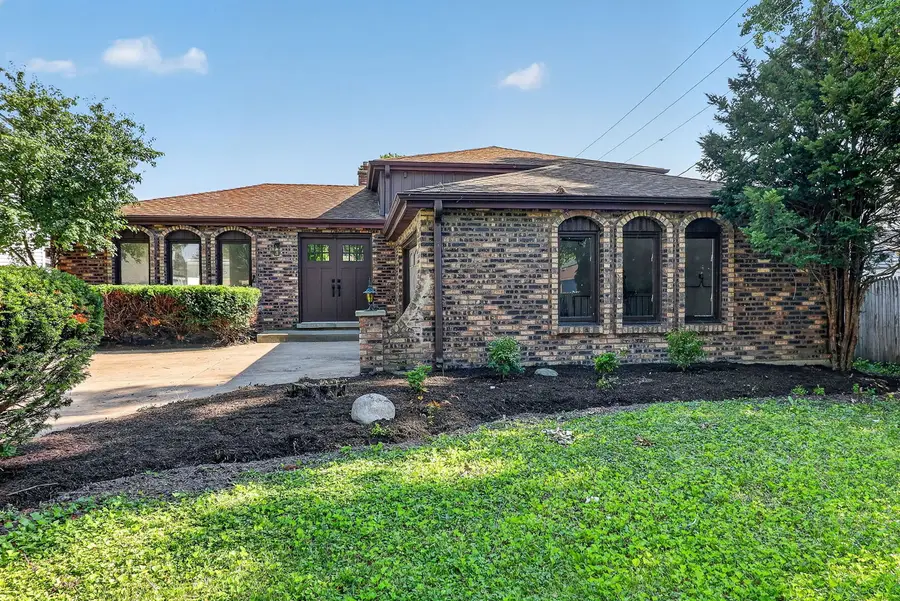 216 W Kimbell Avenue, Elmhurst, IL 60126 - #2