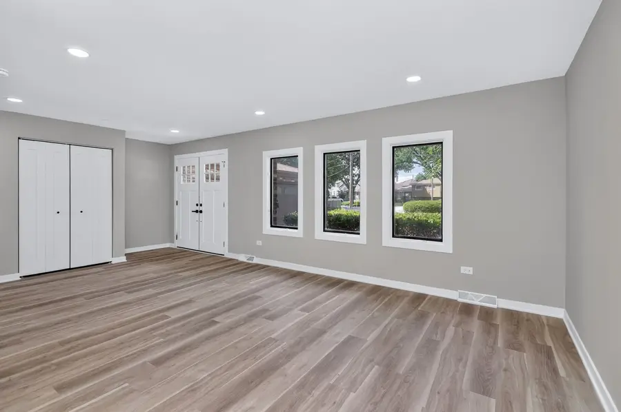 216 W Kimbell Avenue, Elmhurst, IL 60126 - #3