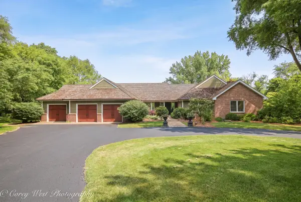 39W944 Deer Run Drive, St. Charles, IL 60175