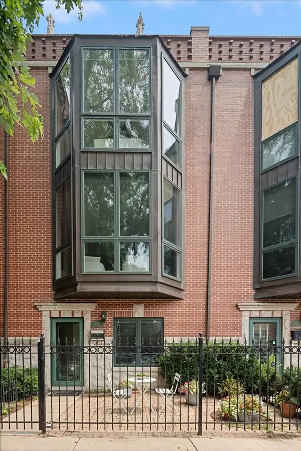 2009 N Hoyne Avenue, Chicago, IL 60647