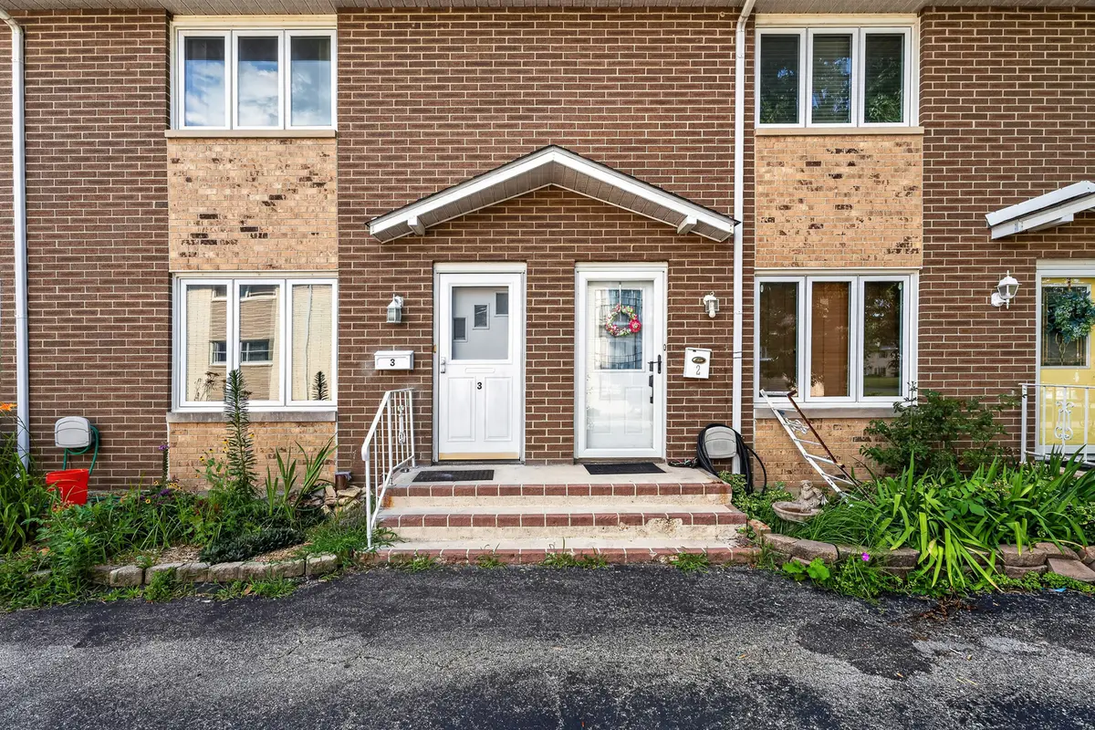 613 E 3rd Street, Lockport, IL 60441 - #1