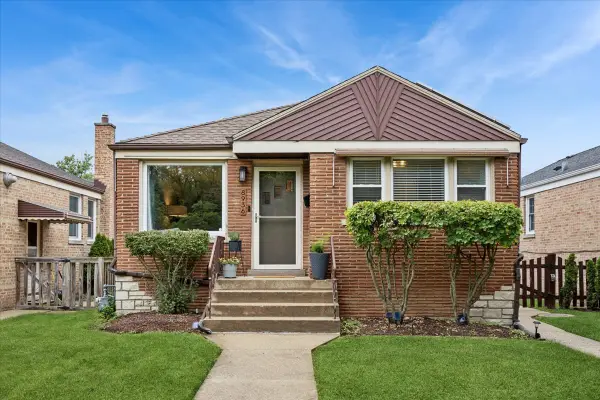 8936 W Forestview Avenue, North Riverside, IL 60546