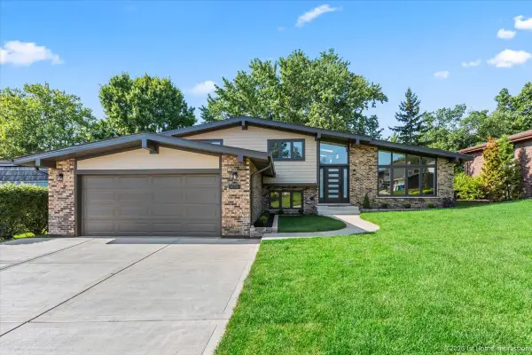 9039 Windsor Drive, Palos Hills, IL 60465