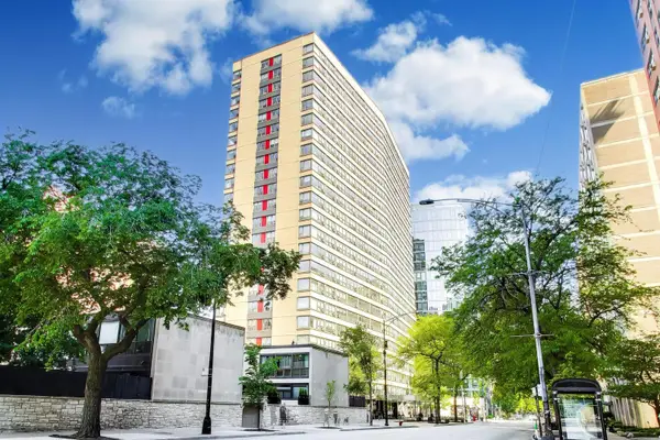 2930 N Sheridan Road #702, Chicago, IL 60657