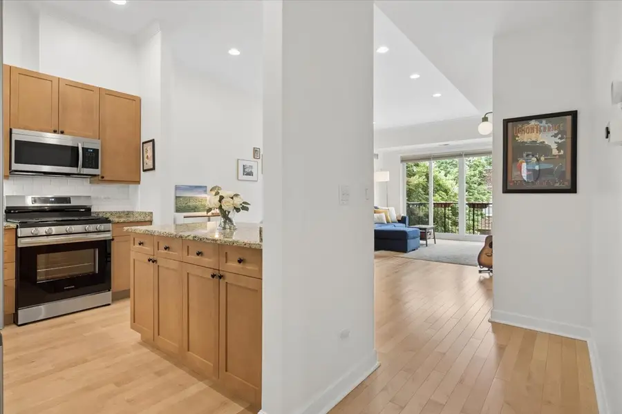 2555 W Leland Avenue #203, Chicago, IL 60625 - #3
