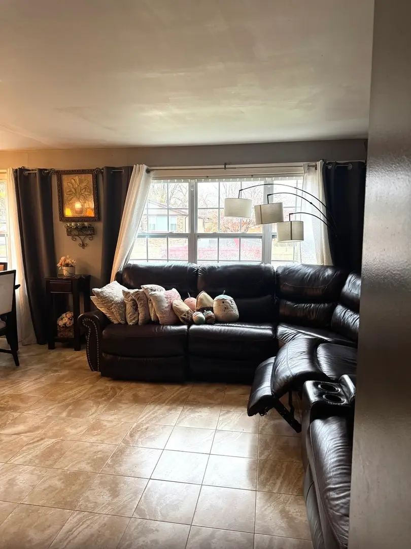 14241 S Marquette Avenue, Burnham, IL 60633 - #3