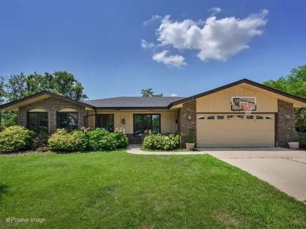 809 Brook Court, Glen Ellyn, IL 60137