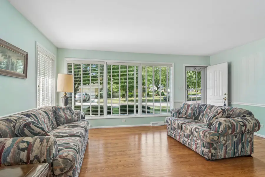 1145 S Haddow Avenue, Arlington Heights, IL 60005 - #3