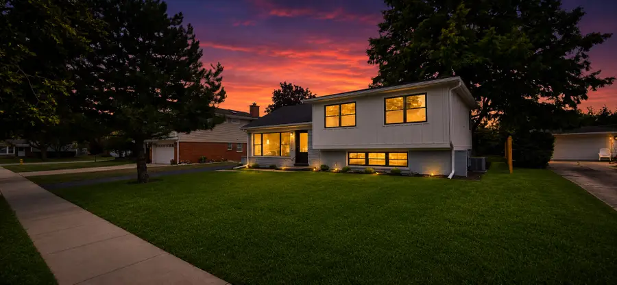 1707 W Martin Lane, Mount Prospect, IL 60056 - #2