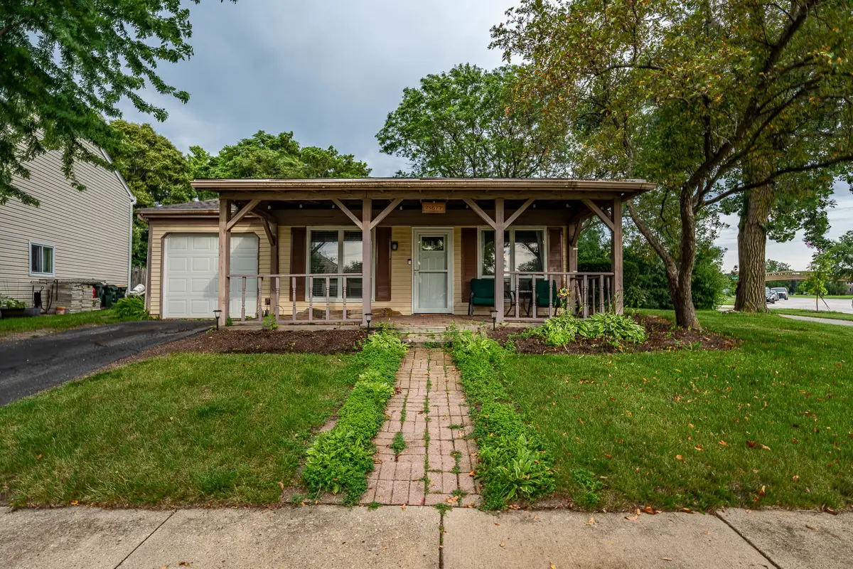 2S677 Wembly Drive, Warrenville, IL 60555 - #1