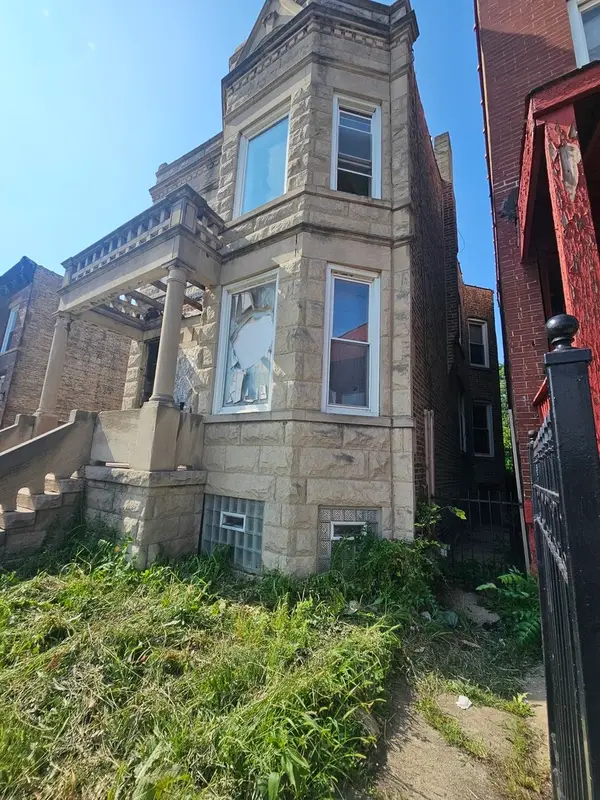 3332 W Congress Parkway, Chicago, IL 60624