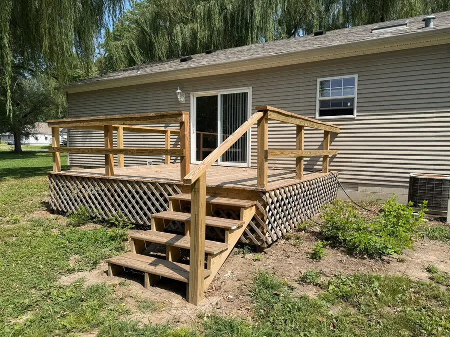 527 W 6th Street, Centralia, IL 62801 - #3