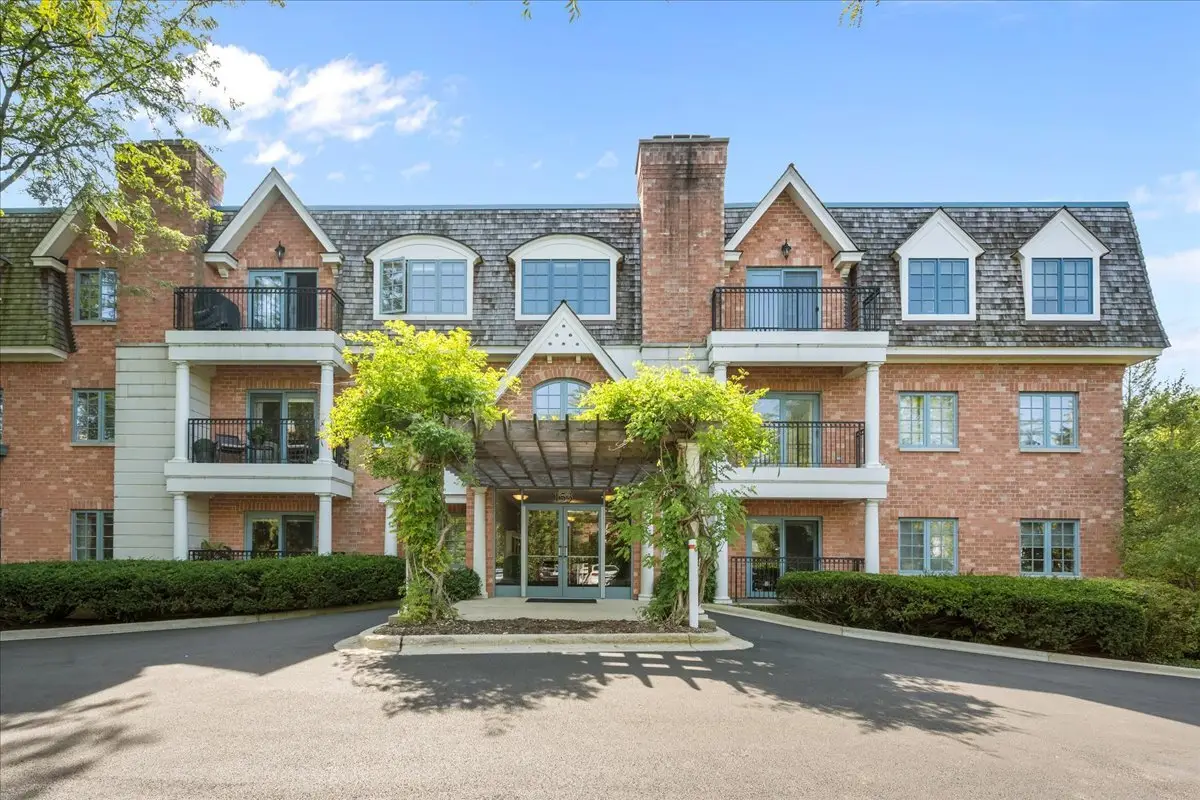 153 E Laurel Avenue #202, Lake Forest, IL 60045 - #1