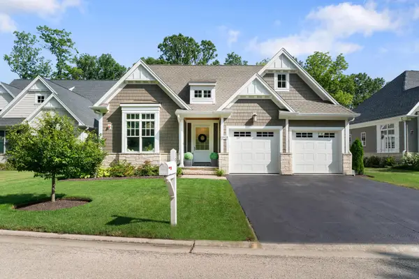1925 Amberley Court, Lake Forest, IL 60045