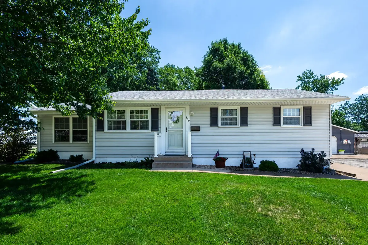 3419 Wakonda Drive, Bettendorf, IA 52722 - #1