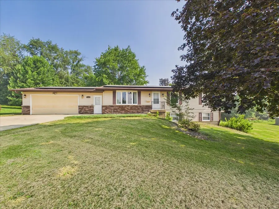 1114 W Lynwood Court, Freeport, IL 61032 - #2