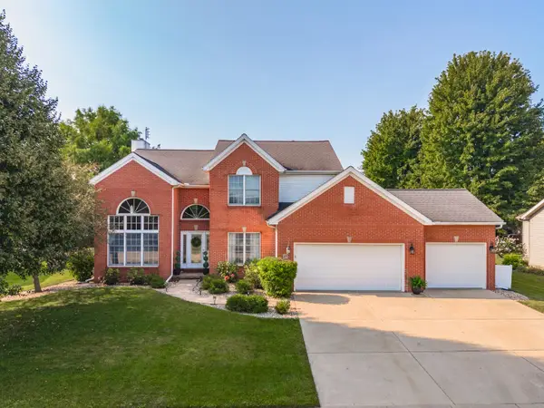 17 Waterside Circle, Bloomington, IL 61704