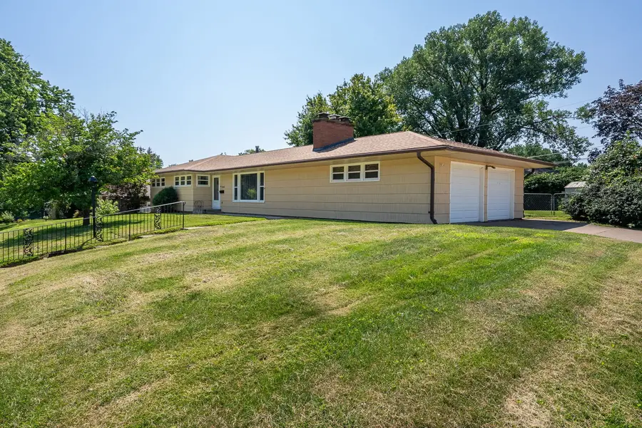 2605 E Central Park Avenue, Davenport, IA 52803 - #2