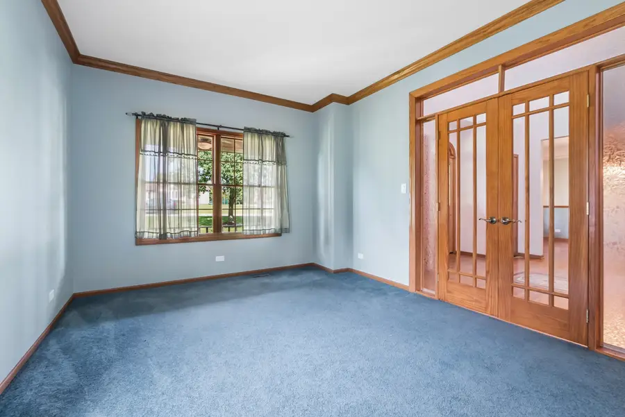 6831 Sunset Avenue, Countryside, IL 60525 - #3
