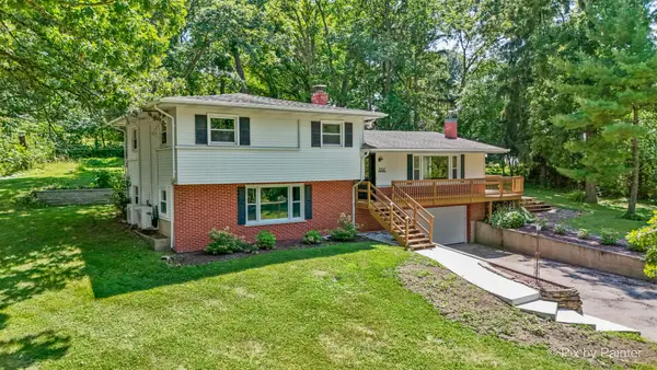 3707 N Oak Knoll Road, Crystal Lake, IL 60012