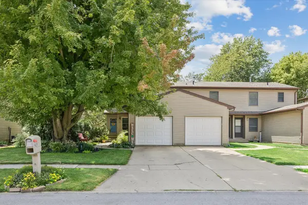 825 Brookview Drive, De Witt, IA 52742