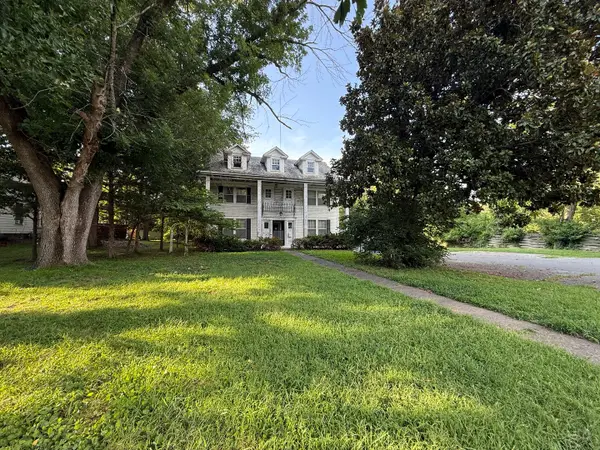 508 W Oak Street, Carbondale, IL 62901