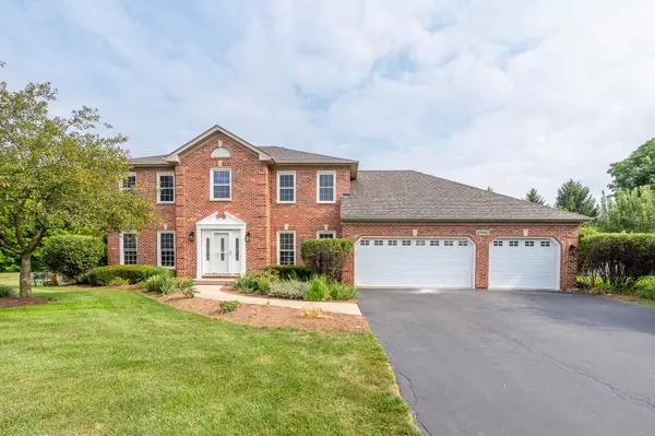 8N065 Secretariat Court, St. Charles, IL 60175