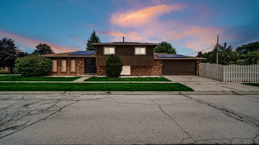621 Escanaba Avenue, Calumet City, IL 60409 - #2