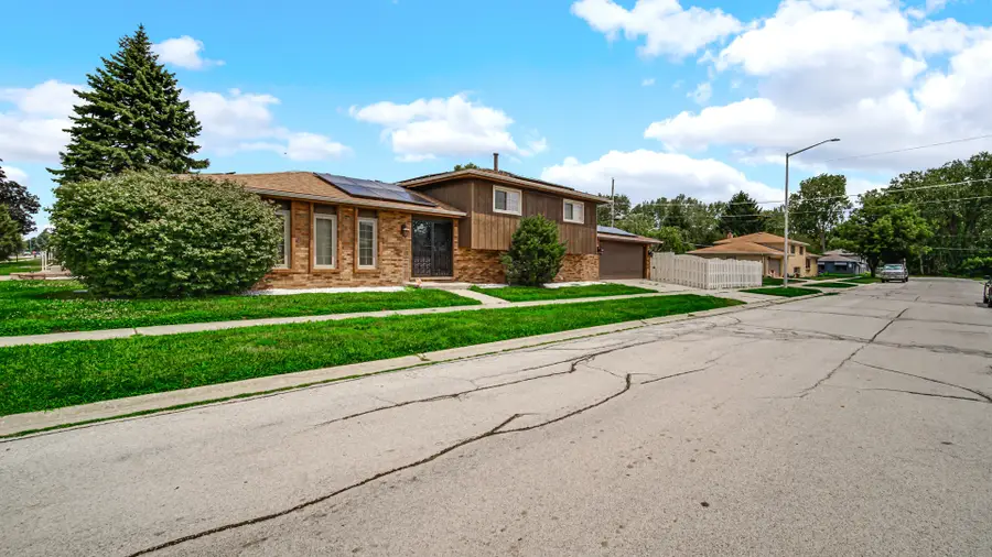 621 Escanaba Avenue, Calumet City, IL 60409 - #3
