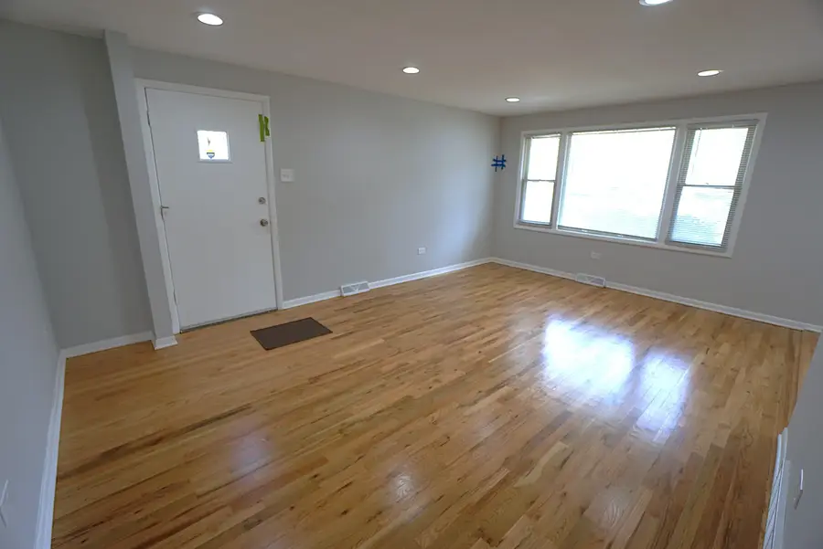 10508 S Bensley Avenue, Chicago, IL 60617 - #3