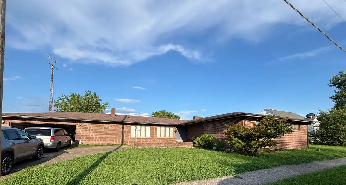 406 S Walnut Street, Pinckneyville, IL 62274 - #1