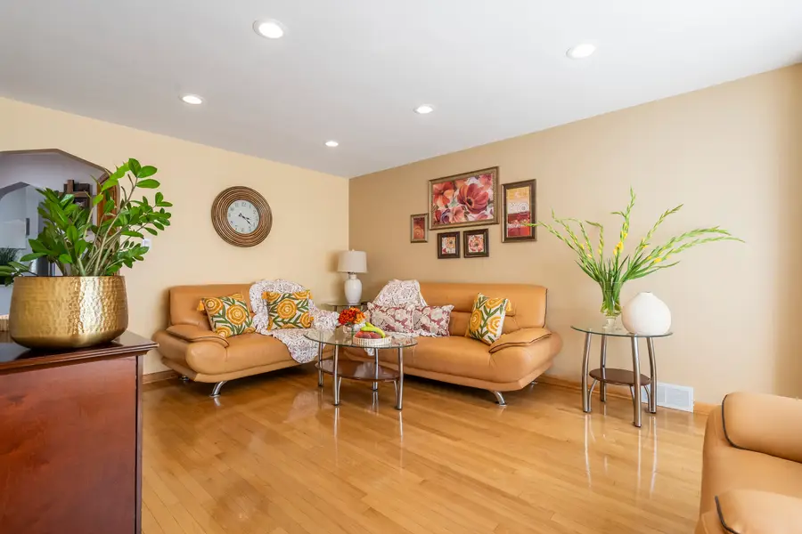 4833 N Moody Avenue, Chicago, IL 60630 - #3