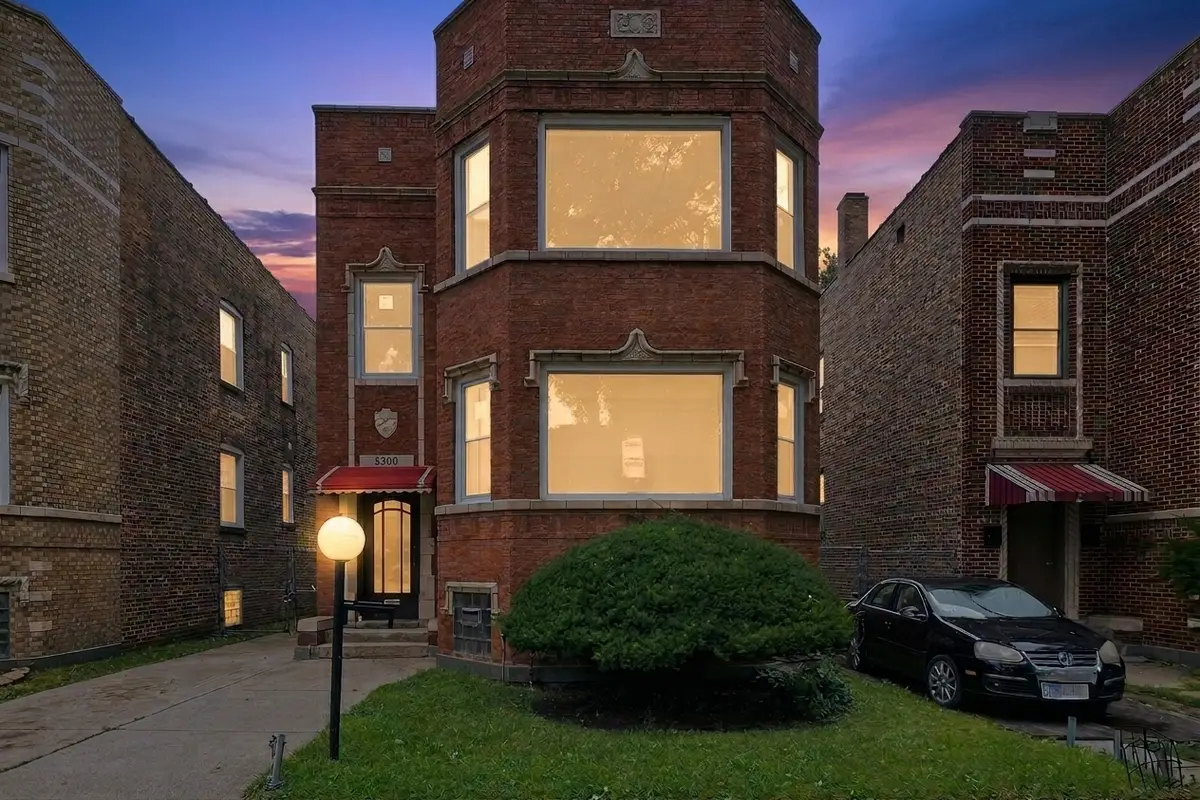8718 S Kingston Avenue, Chicago, IL 60617 - #1