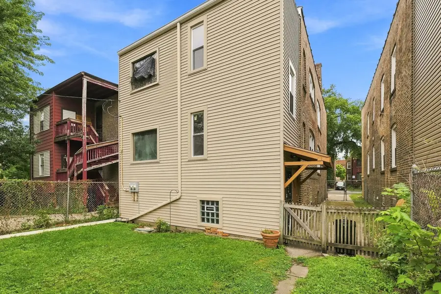 8718 S Kingston Avenue, Chicago, IL 60617 - #3