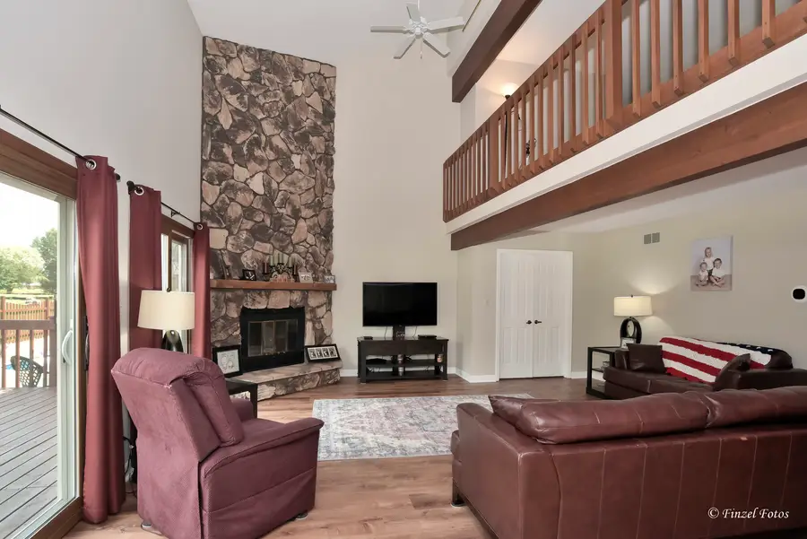 37W390 Linda Lane, Elgin, IL 60124 - #2