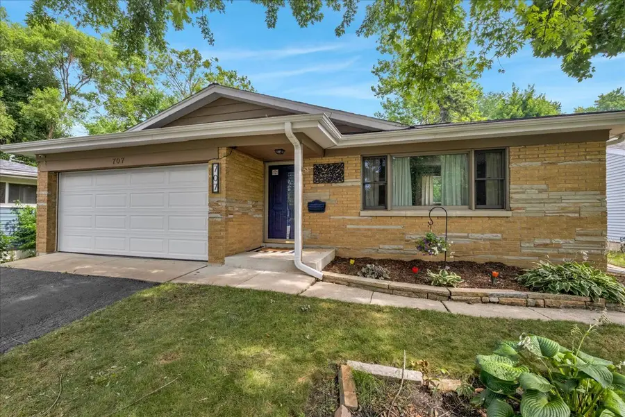 707 S Gables Boulevard, Wheaton, IL 60189 - #3