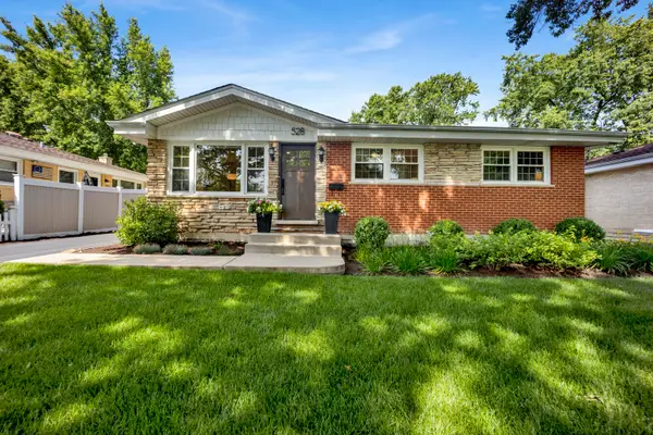 528 Kipling Court, Wheaton, IL 60187