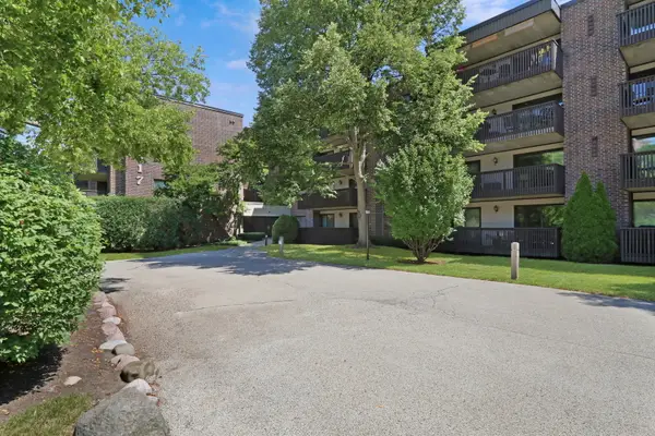 917 Vose Drive #405, Gurnee, IL 60031