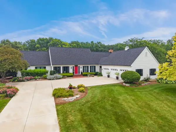 1S853 Grove Hill Drive, Batavia, IL 60510