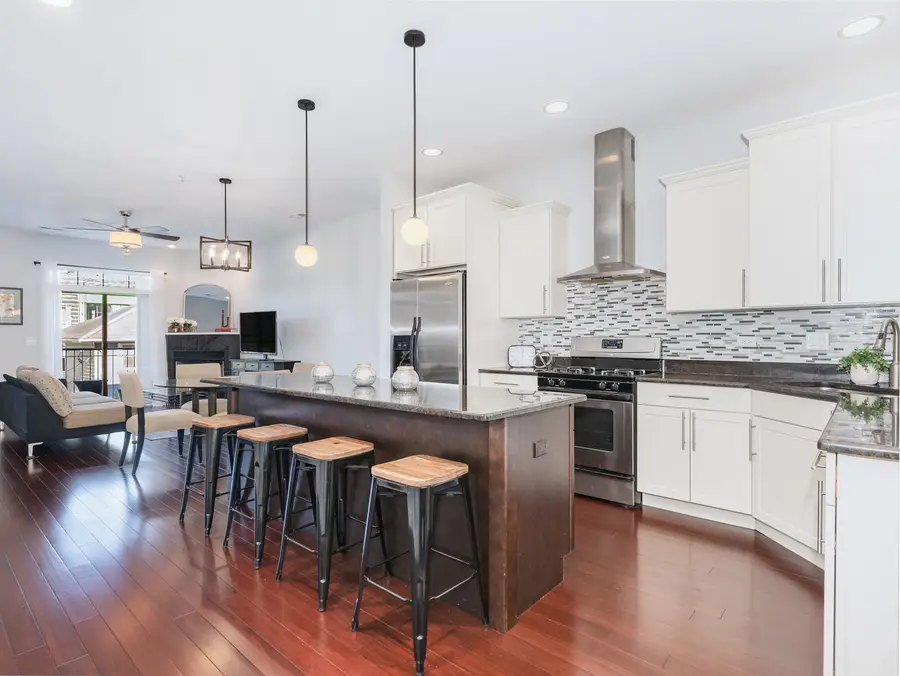 922 Warren Avenue #105, Downers Grove, IL 60515 - #3