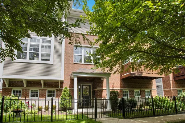 4922 S Cornell Avenue, Chicago, IL 60615