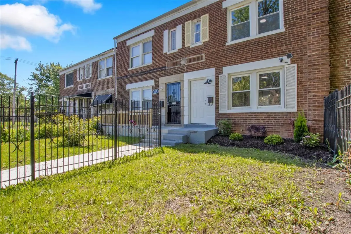 735 E 105th Street, Chicago, IL 60628 - #1