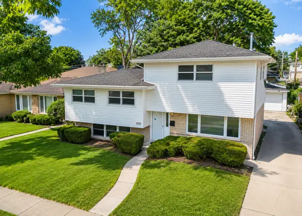 2125 Plainfield Drive, Des Plaines, IL 60018