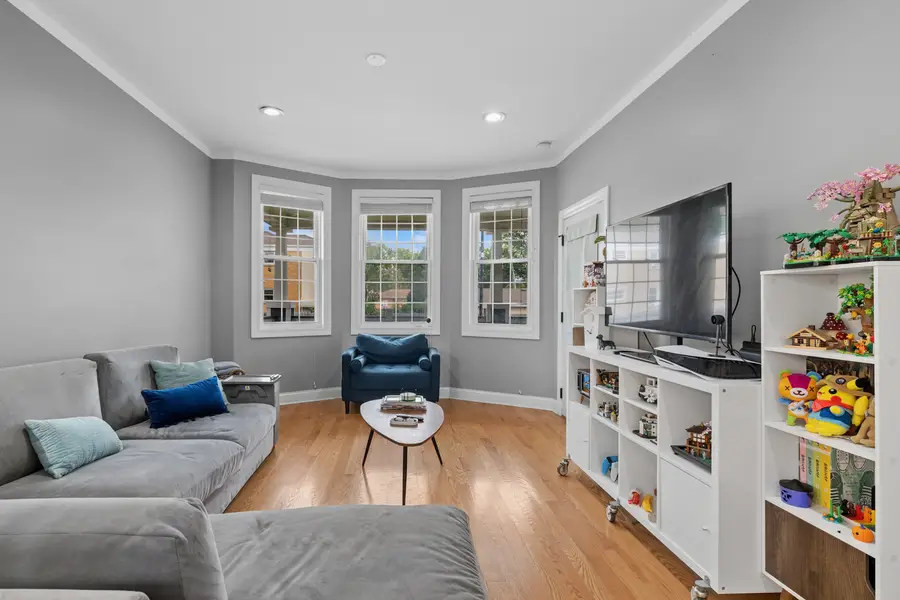 5351 W Foster Avenue, Chicago, IL 60630 - #3