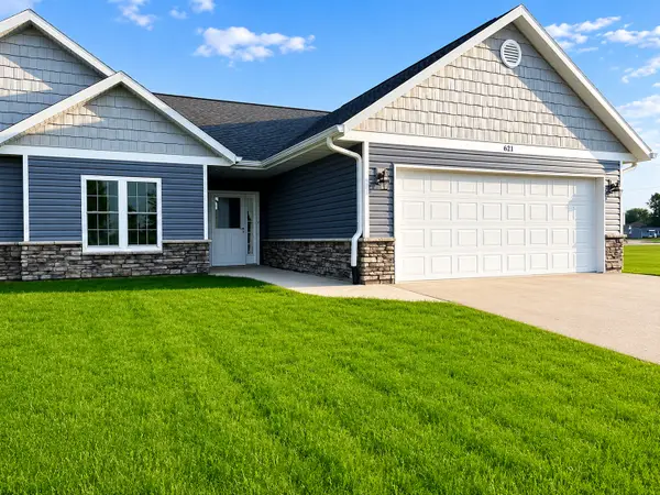 621 E Hewitt Street, Forreston, IL 61030