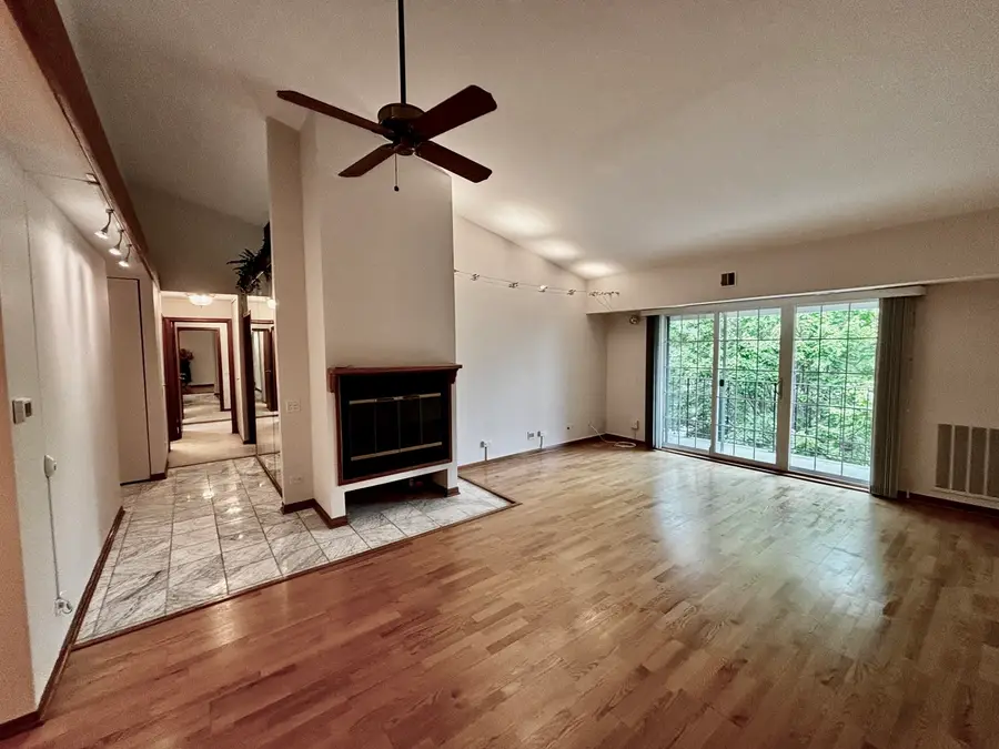 540 Biesterfield Road #303, Elk Grove Village, IL 60007 - #3