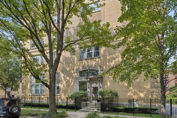 3900 N Claremont Avenue #205, Chicago, IL 60618