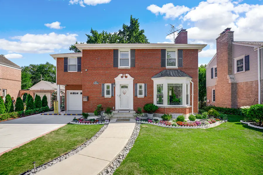 907 E Central Road, Mount Prospect, IL 60056 - #2
