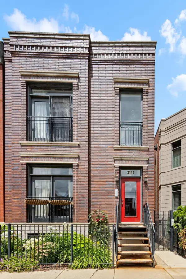 2140 W Huron Street #2F, Chicago, IL 60612